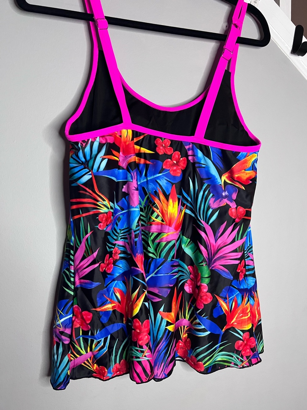 0062: Tropical Floral Tankini Top with Neon Trim with Two Pockets Boy Shorts - Picture 12 of 16
